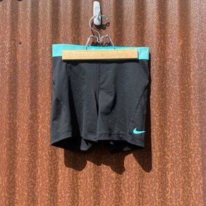 Nike Pro 5" Inseam - Size S